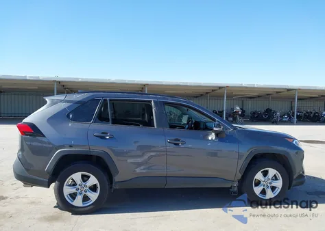 2021 Toyota Rav4 Xle z USA, uszkodzony, nr VIN 2T3W1RFV1MW137173